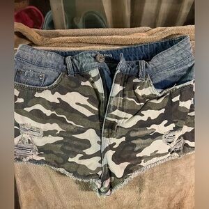 BDG SHORTS SIZE 29